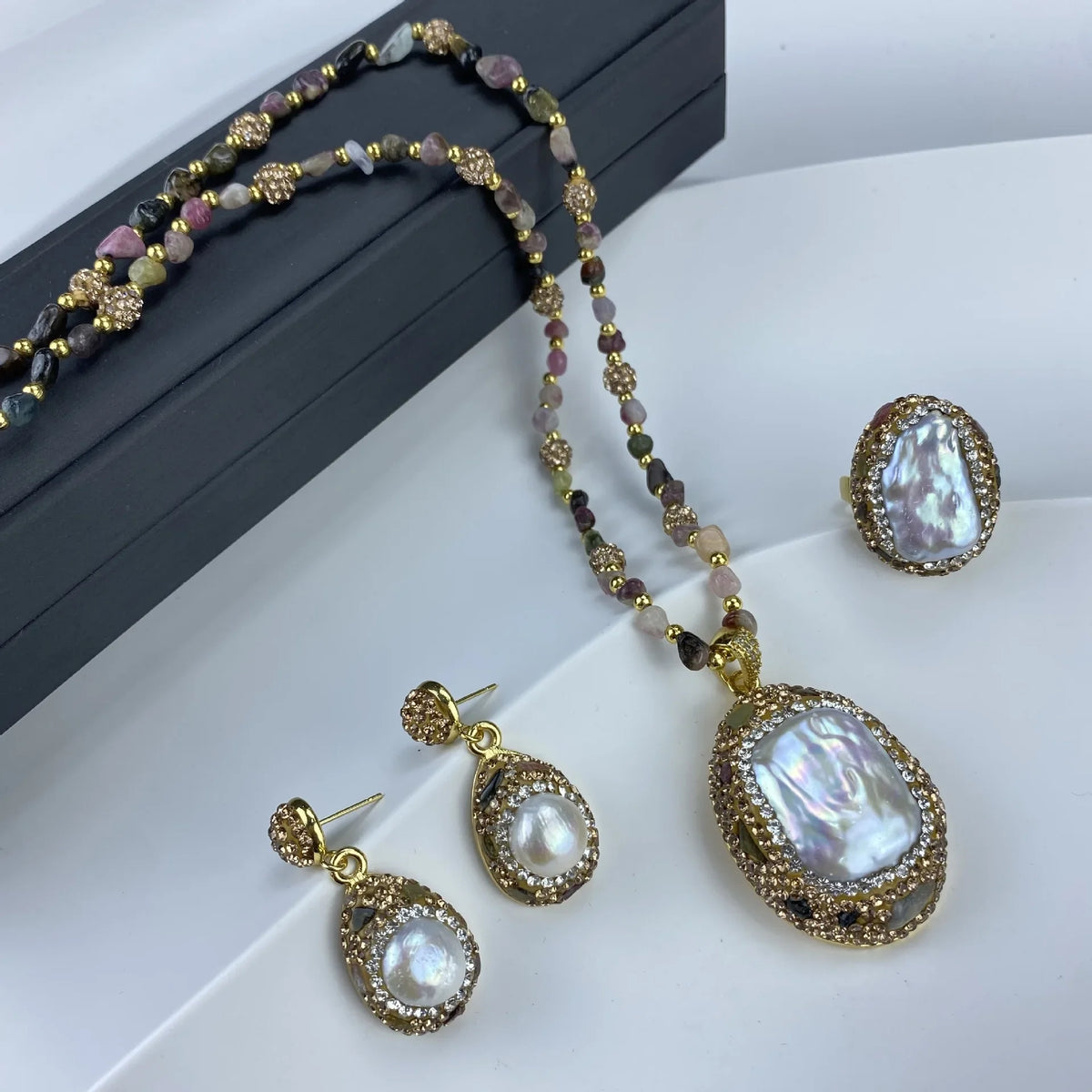 Ensemble de bijoux en perles d'eau douce, nouveau Design, strass et pierres précieuses brutes, grandes perles d'eau douce, collier et boucles d'oreilles, en forme d'écorce